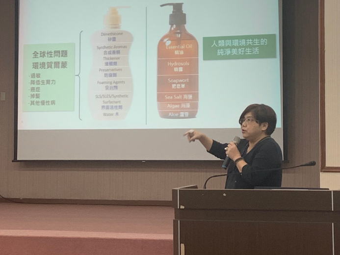 2023 ESG 校園實務講座 芙彤園詹創辦人於講座中演講
